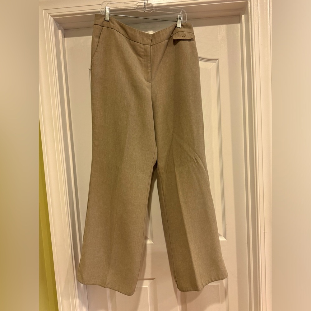 Women’s New York & Company dress pants size 16, good condition